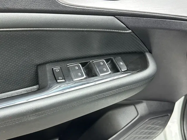Wuling Jiachen — Фото автомобиля 12