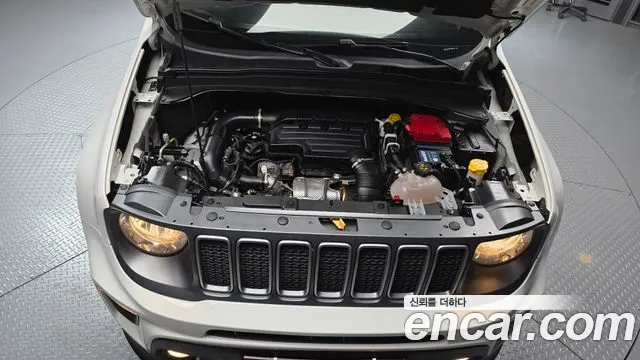 Jeep Renegade — Фото автомобиля 6