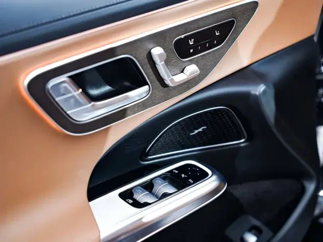 Mercedes-Benz E-Class — Фото автомобиля 26