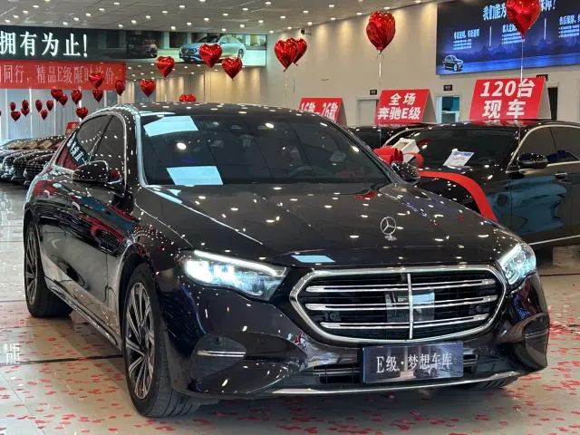 Mercedes-Benz E-Class — Фото автомобиля 3