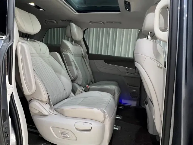 Roewe iMAX8 — Фото автомобиля 18
