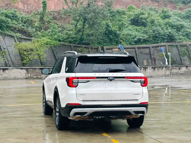 Ford Explorer — Фото автомобиля 5