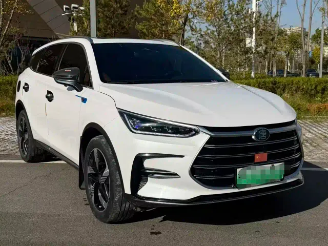 BYD Tang — Фото автомобиля 3