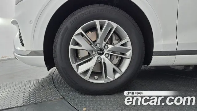 Genesis GV70 2.5T Бензин 2WD — Фото автомобиля 4