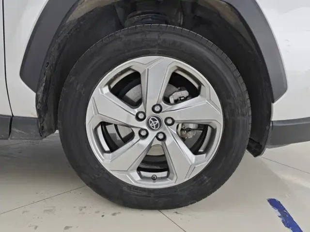 Toyota RAV4 — Фото автомобиля 6