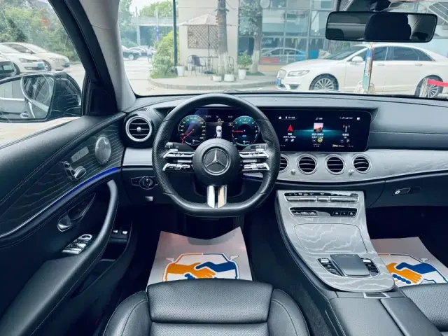 Mercedes-Benz E-Class — Фото автомобиля 17