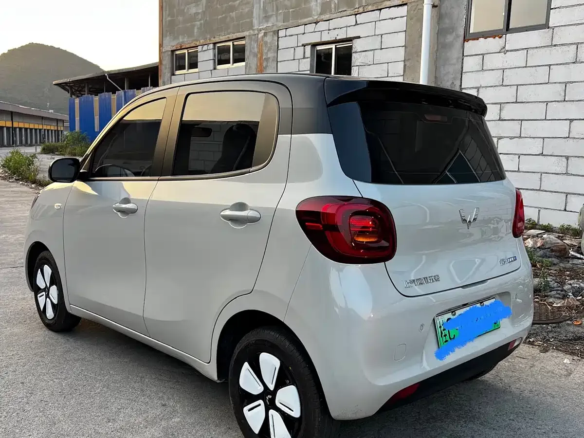Wuling Motors Hongguang MINIEV 2025 4-Door Premium+ Edition — Фото автомобиля 6