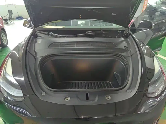 Tesla Model Y — Фото автомобиля 19