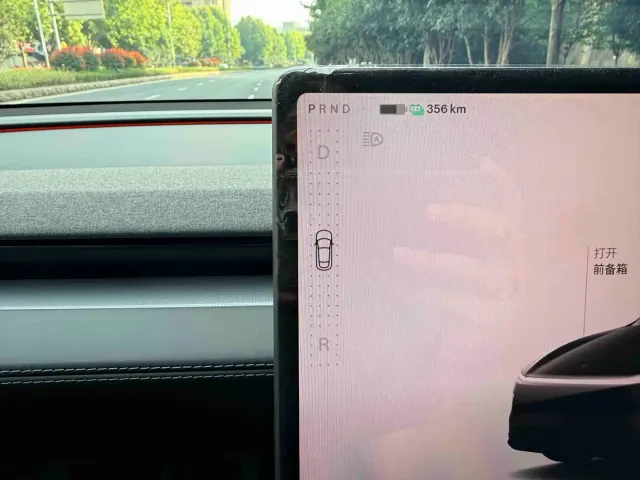 Tesla Model Y — Фото автомобиля 17