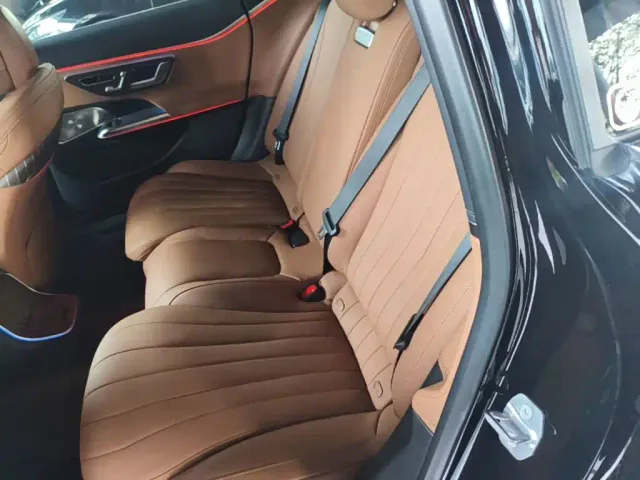Mercedes-Benz E-Class — Фото автомобиля 16