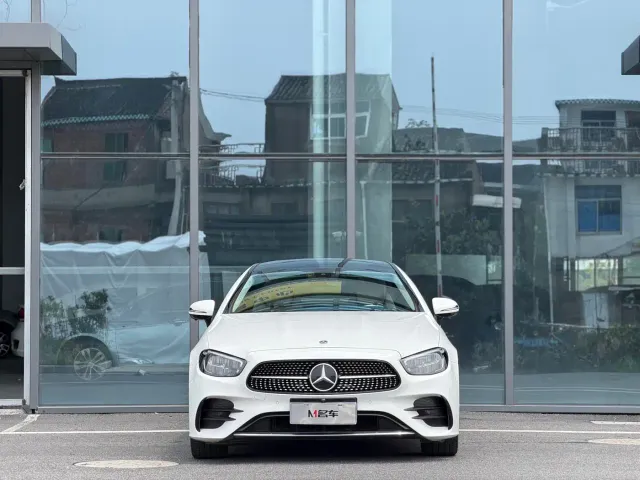 Mercedes-Benz E-Class — Фото автомобиля 2