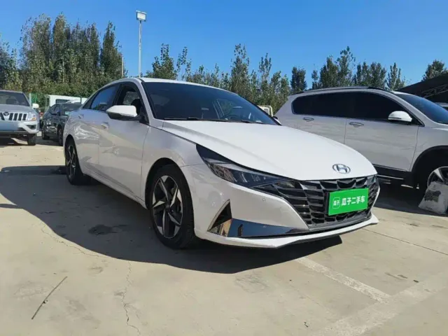 Hyundai Elantra — Фото автомобиля 3
