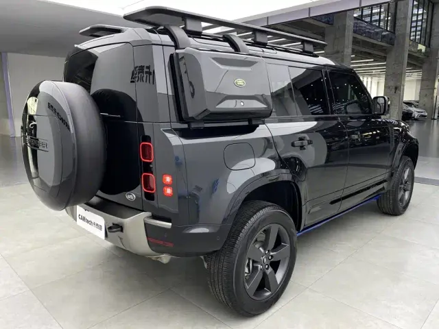 Land Rover Defender — Фото автомобиля 3