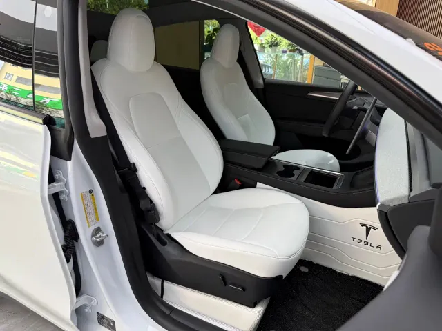 Tesla Model Y — Фото автомобиля 22