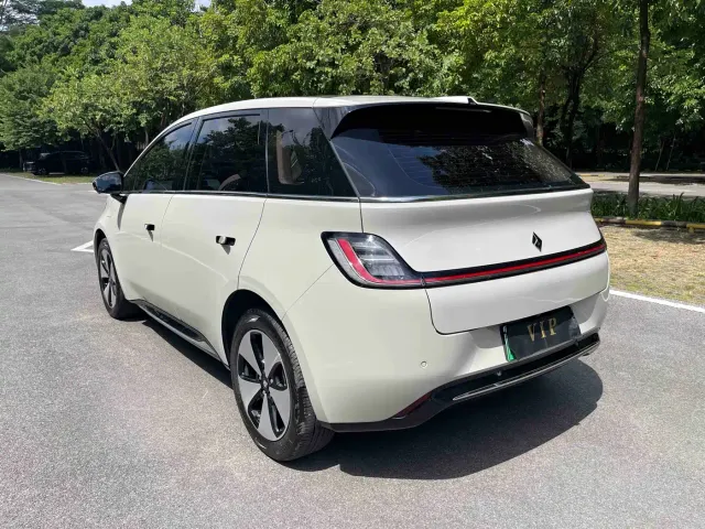 Baojun Cloud — Фото автомобиля 17