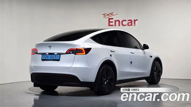 Tesla Model Y — Фото автомобиля 2