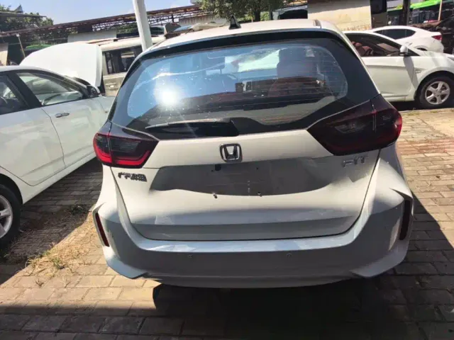 Honda Fit — Фото автомобиля 5