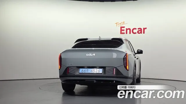 Kia EV4 — Фото автомобиля 4