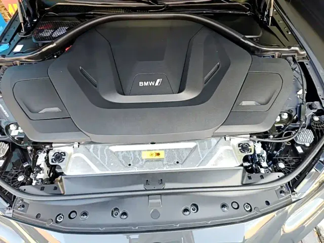 BMW i4 — Фото автомобиля 19