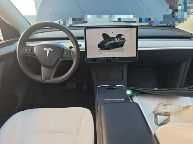 Tesla Model Y — Фото автомобиля 13