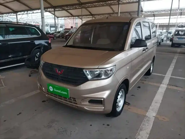 Фотография автомобиля — Wuling Hongguang V