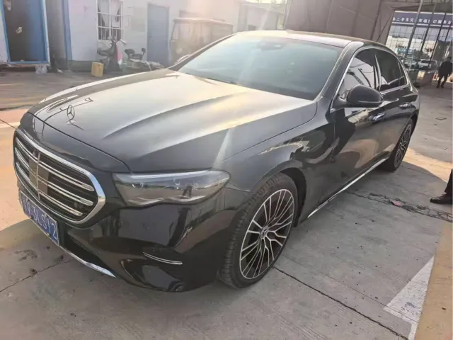 Фотография автомобиля — Mercedes-Benz E-Class
