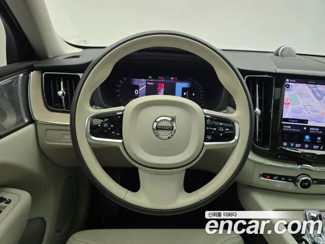 Volvo XC60 Generation 2 — Фото автомобиля 12