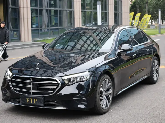 Фотография автомобиля — Mercedes-Benz E-Class
