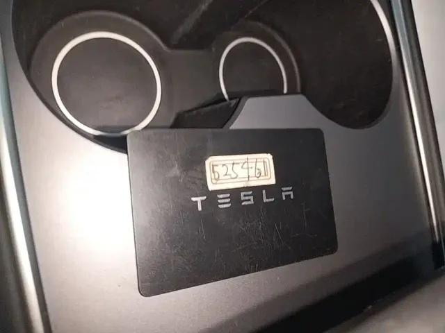 Tesla Model Y — Фото автомобиля 8