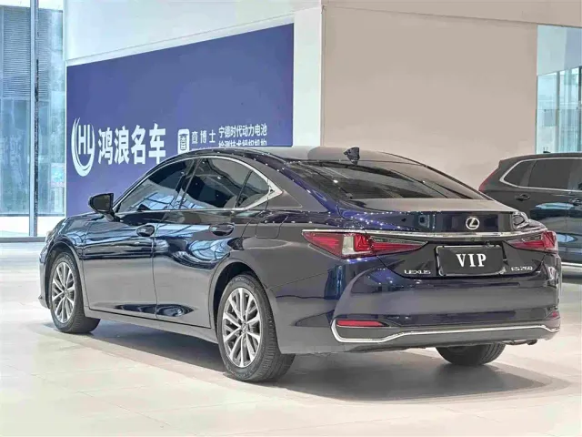 Lexus ES — Фото автомобиля 7