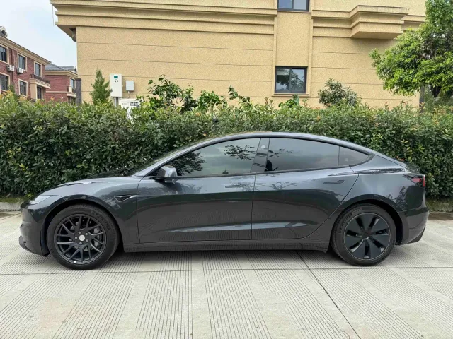 Tesla Model 3 — Фото автомобиля 11