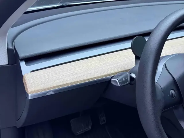 Tesla Model 3 — Фото автомобиля 5