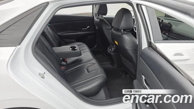 Hyundai Avante CN7 — Фото автомобиля 12