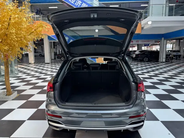 Audi Q3 — Фото автомобиля 10