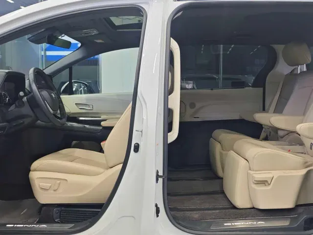 Toyota Sienna — Фото автомобиля 5