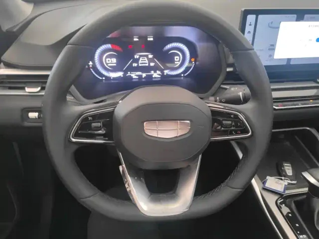 Geely Emgrand — Фото автомобиля 15