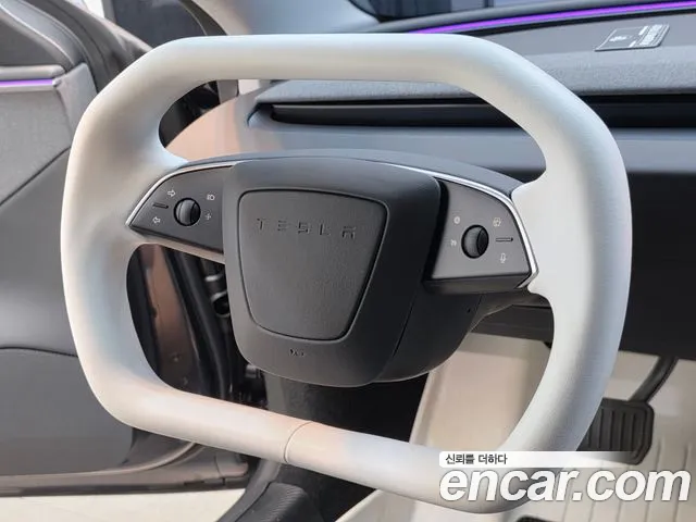 Tesla Model 3 — Фото автомобиля 8