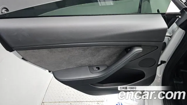 Tesla Model 3 — Фото автомобиля 13