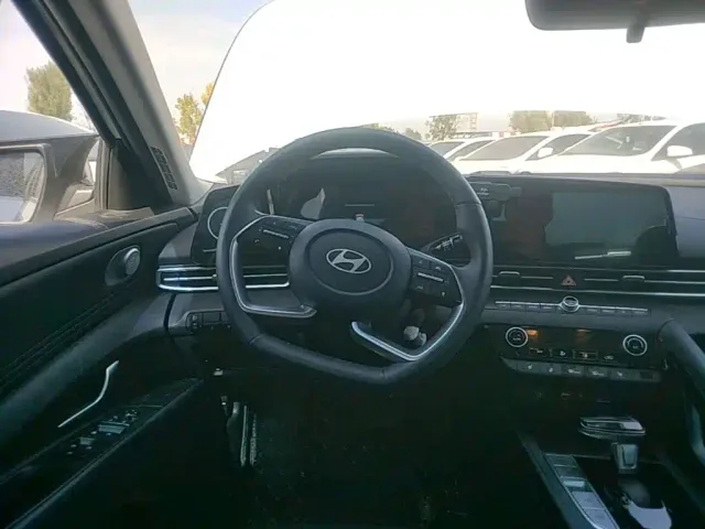 Hyundai Elantra — Фото автомобиля 10