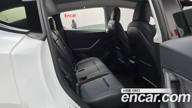 Tesla Model Y — Фото автомобиля 11