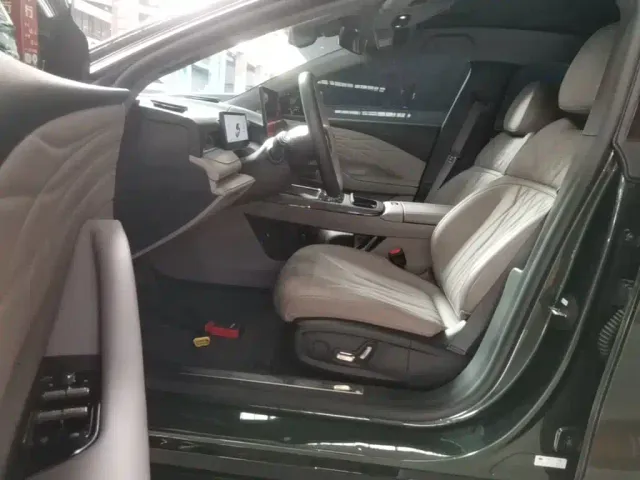 Geely Galaxy Xingyao 8 — Фото автомобиля 15