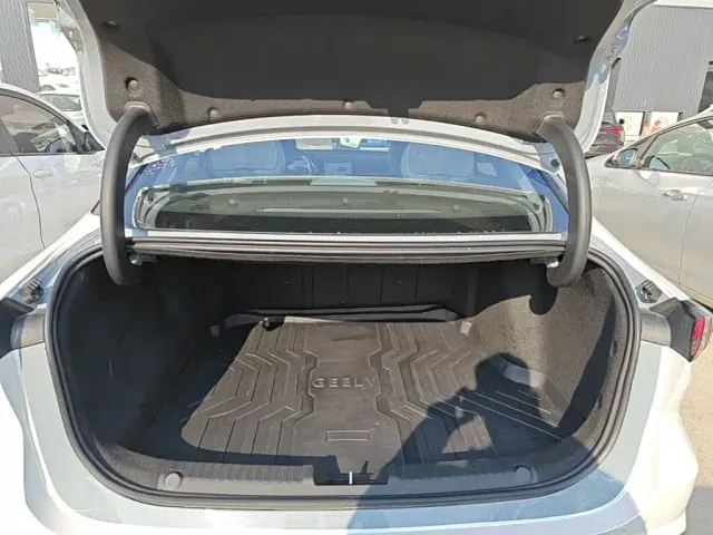 Geely Galaxy L6 — Фото автомобиля 18