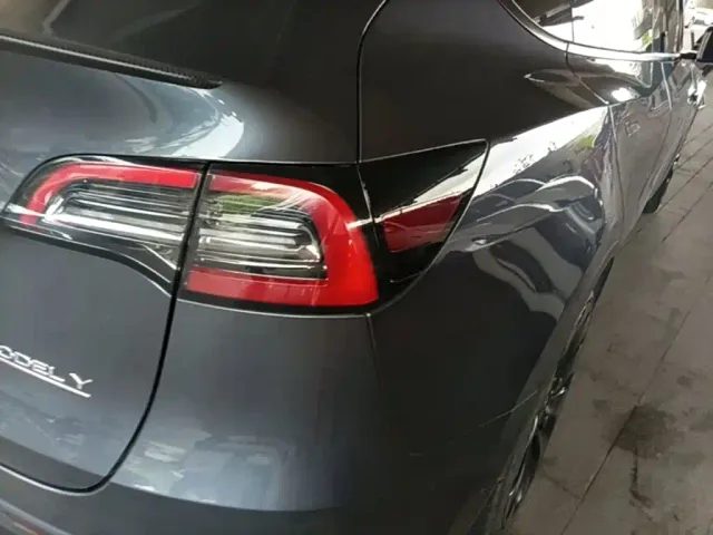 Tesla Model Y — Фото автомобиля 23