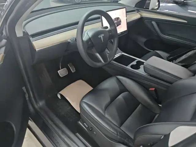 Tesla Model Y — Фото автомобиля 14
