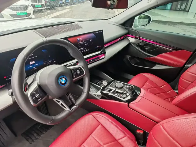 BMW i5 — Фото автомобиля 13