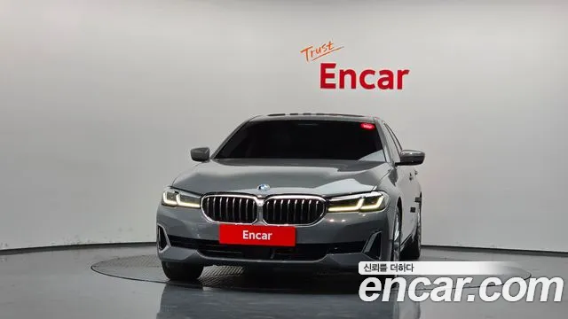 BMW 5-Series 5 серия (G30) 523d Luxury — Фото автомобиля 3