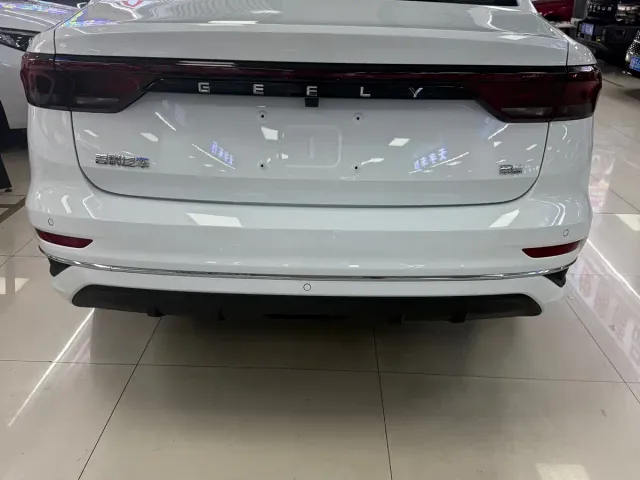 Geely Emgrand — Фото автомобиля 4