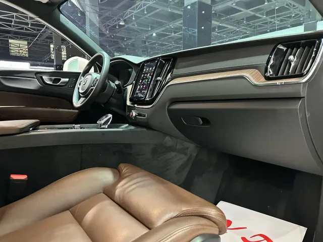 Volvo XC60 — Фото автомобиля 12