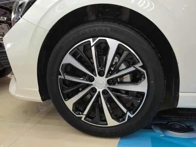 Changan Eado — Фото автомобиля 22