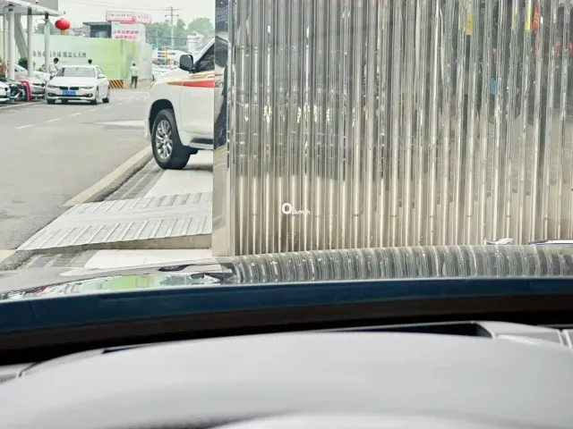 Bentley Flying Spur — Фото автомобиля 13